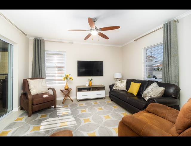 3 BEDROOM FREESTANDING TO LET IN SUNNINGDALE